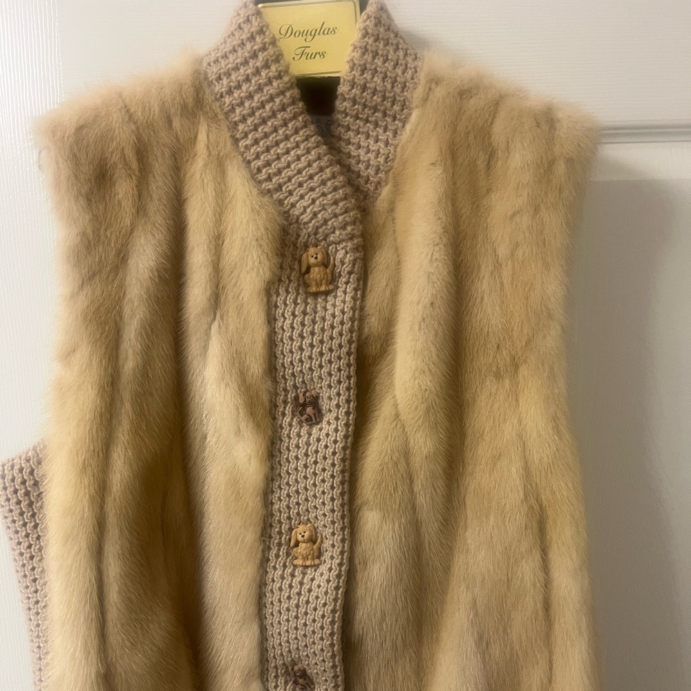 Custom made Douglas Fur mink vest. Size L.